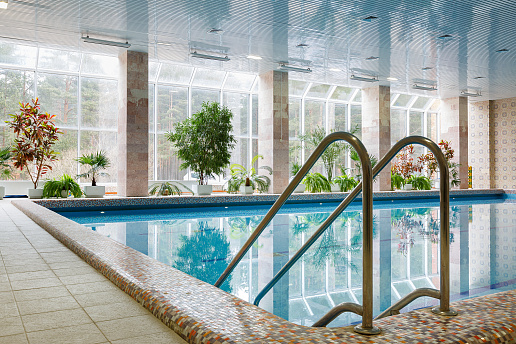 И спорт, и отдых: как плавание укрепляет здоровье и улучшает настроение