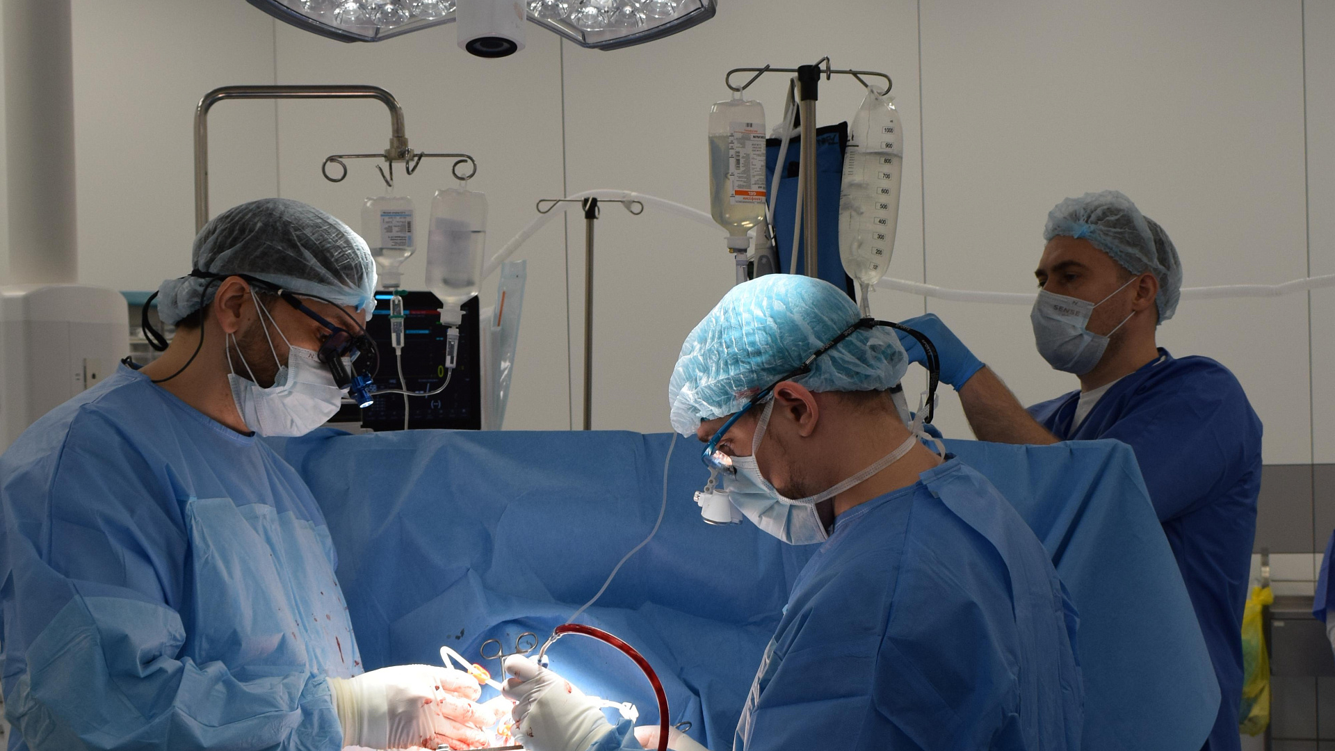 Хирурги Клиники «Белоостров» спасли пациента от расслоения аорты в труднодоступном участке