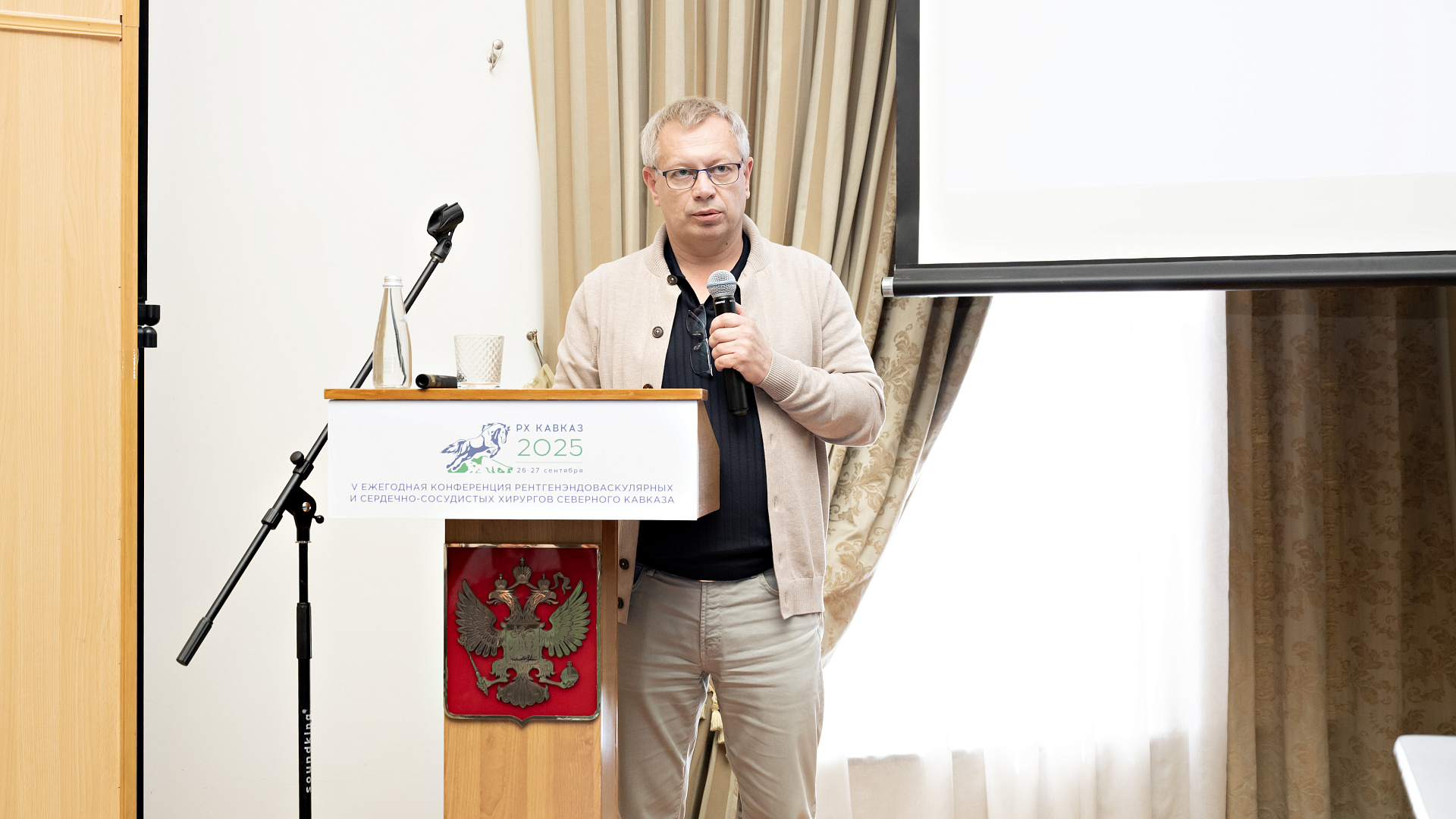 Врачи Клиники «Белоостров» раскрыли особенности проведения гибридных операций на конференции хирургов Северного Кавказа