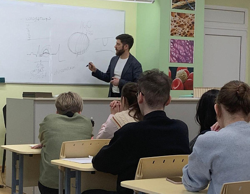 Главный врач «ММЦ» на Малой Конюшенной рассказал школьникам о заболеваниях сердца