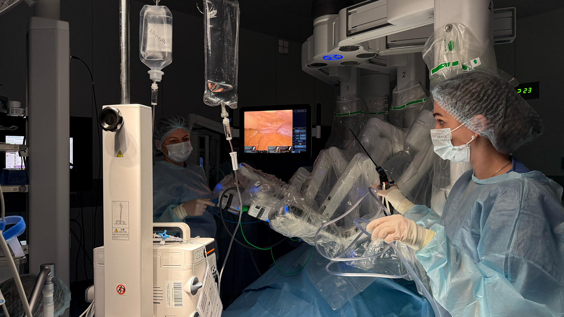 Первые операции на роботе Da Vinci провели урологи и гинекологи Клиники «Белоостров»